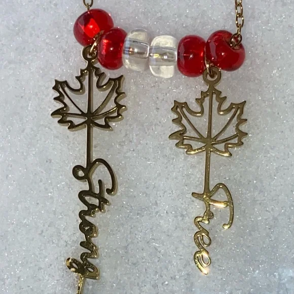 🇨🇦 Strong & Free Necklace 🇨🇦 - Picture 1 of 13